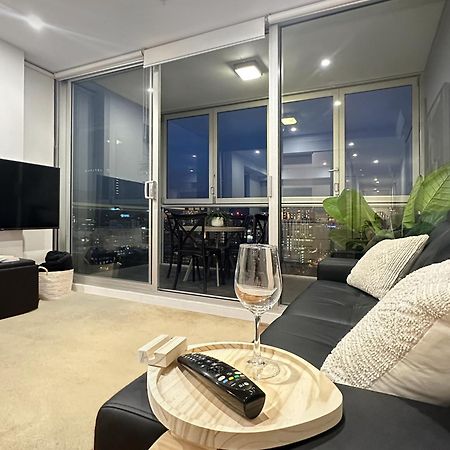 אדלייד Sky View Apartment Cbd Skyline 2Br Apartment Balcony Spa Access Sleeps 6 מראה חיצוני תמונה