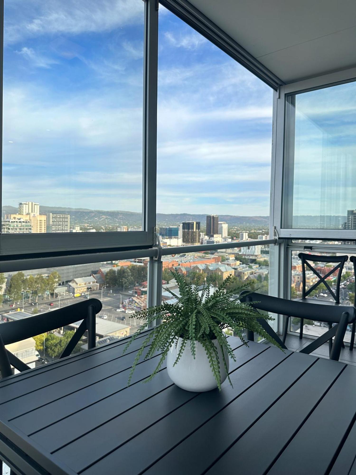 אדלייד Sky View Apartment Cbd Skyline 2Br Apartment Balcony Spa Access Sleeps 6 מראה חיצוני תמונה