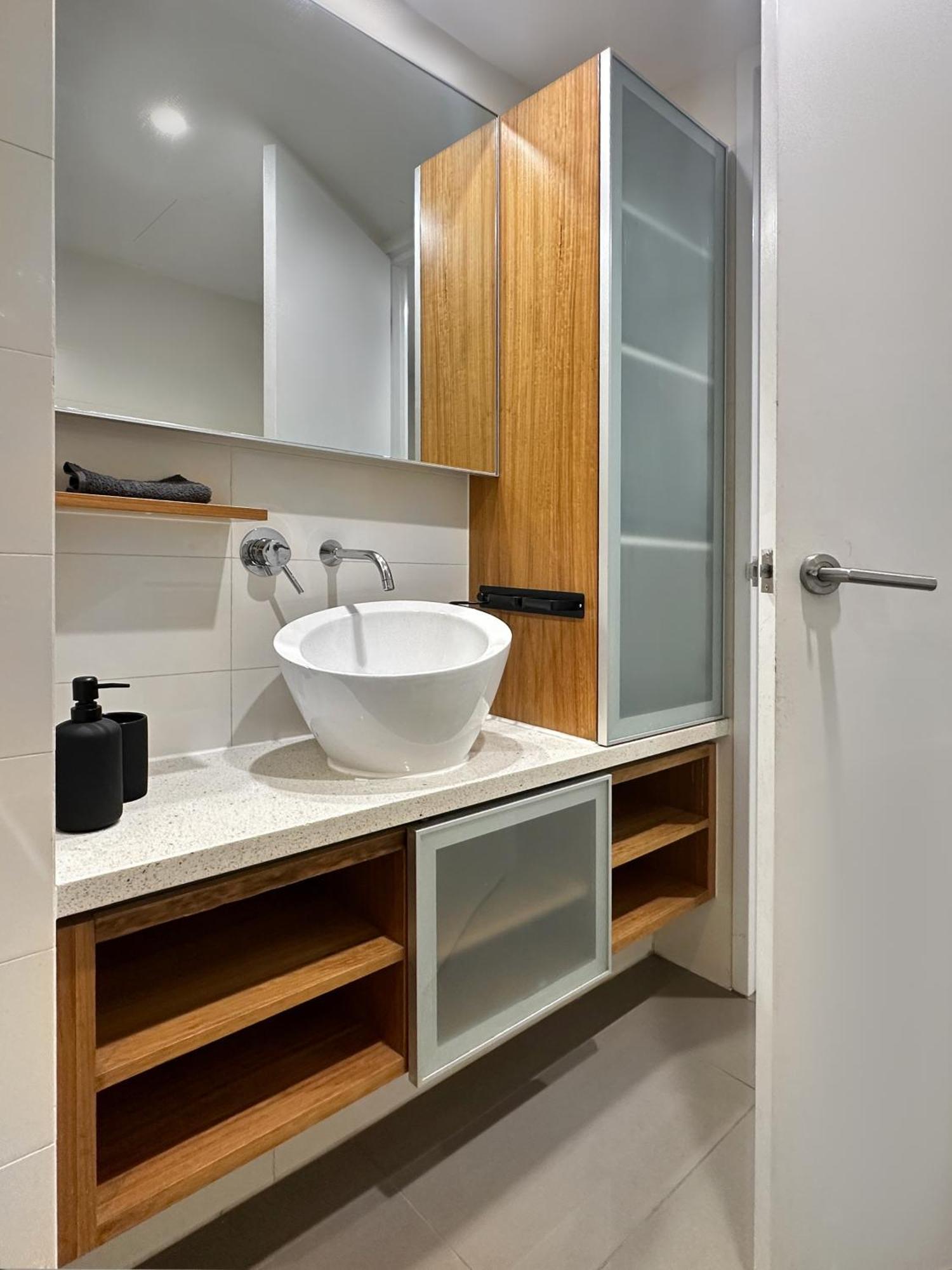 אדלייד Sky View Apartment Cbd Skyline 2Br Apartment Balcony Spa Access Sleeps 6 מראה חיצוני תמונה